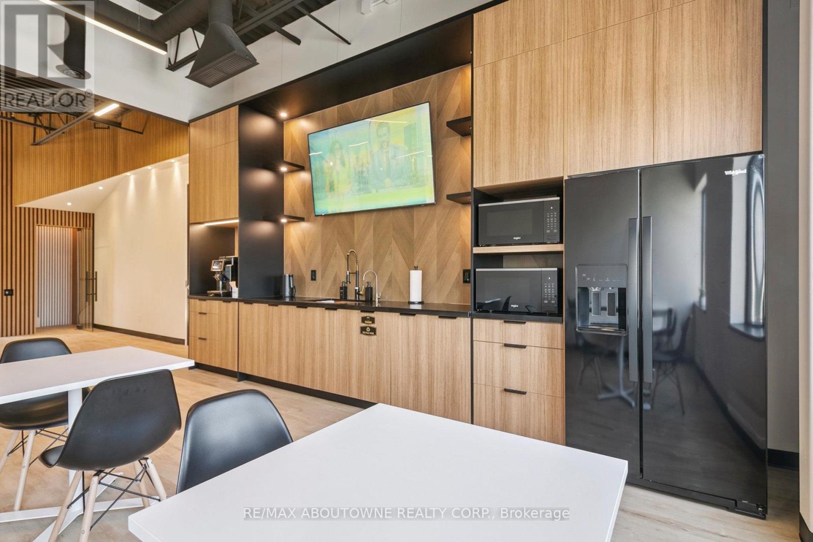 211-D - 320 Matheson Boulevard W, Mississauga, Ontario  L5R 3R1 - Photo 13 - W13838948