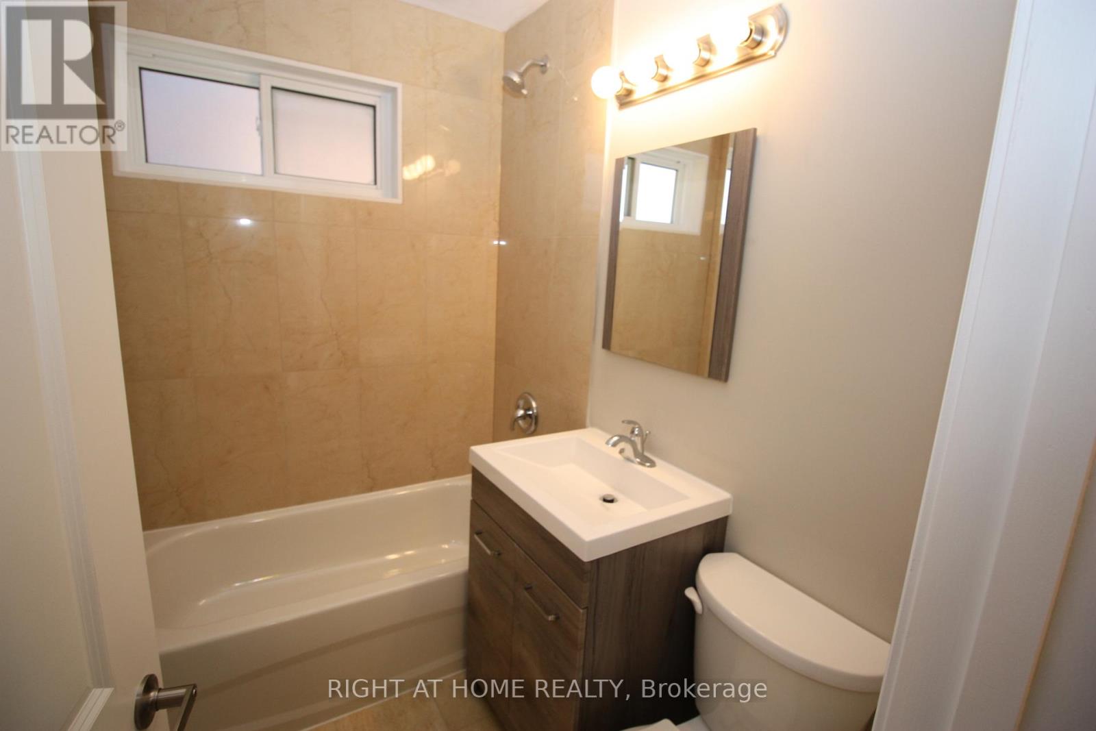 4 - 2 Glen Gordon Road, Toronto, Ontario  M6P 1B8 - Photo 10 - W13839004
