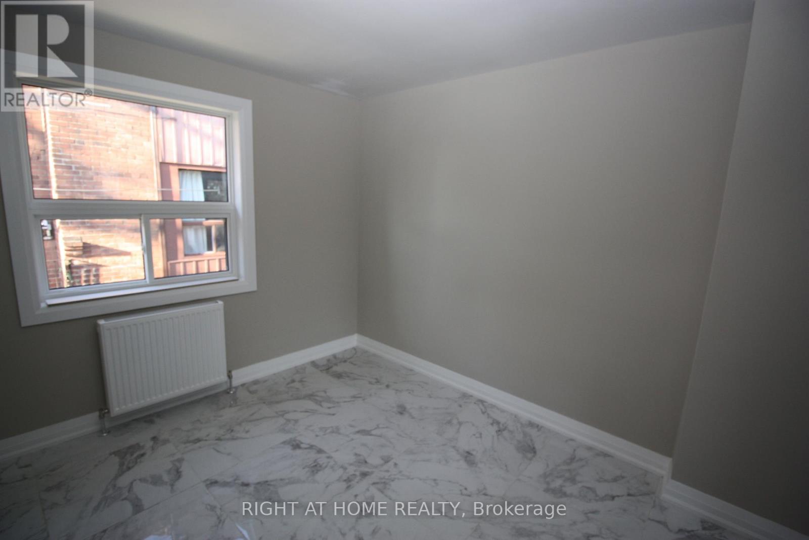 4 - 2 Glen Gordon Road, Toronto, Ontario  M6P 1B8 - Photo 3 - W13839004