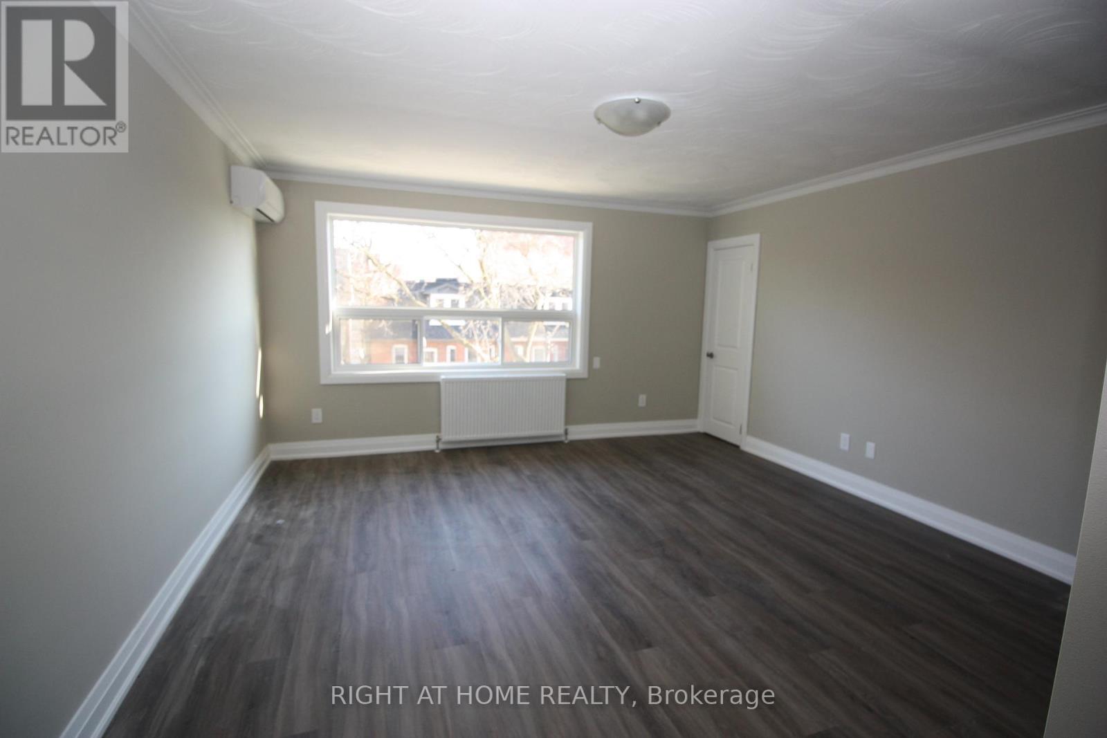 4 - 2 Glen Gordon Road, Toronto, Ontario  M6P 1B8 - Photo 4 - W13839004