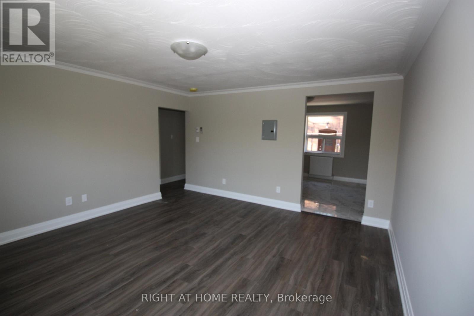 4 - 2 Glen Gordon Road, Toronto, Ontario  M6P 1B8 - Photo 5 - W13839004