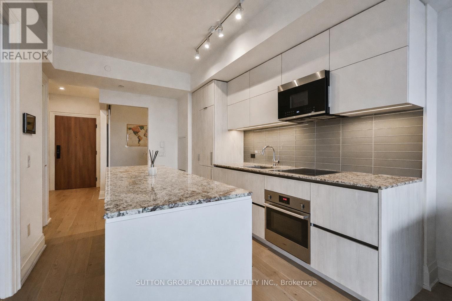 1009 - 21 Park Street E, Mississauga, Ontario  L5G 0C2 - Photo 3 - W13839006