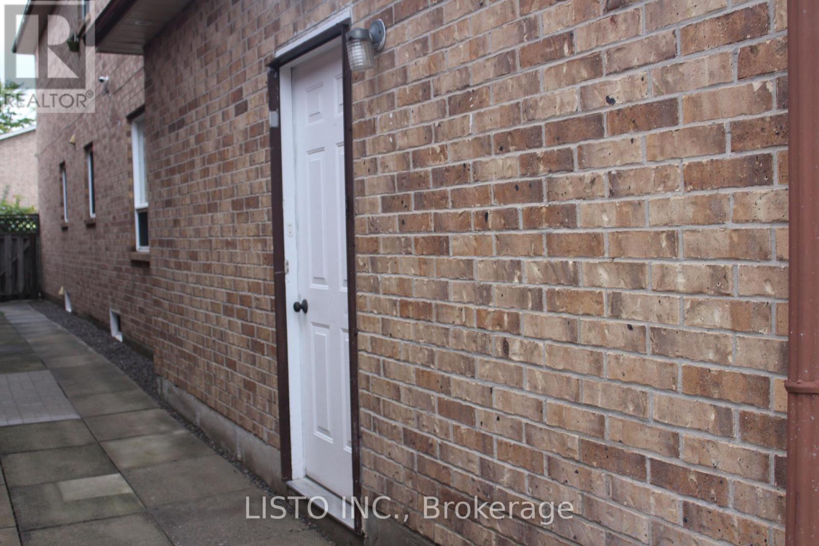 63 Ebby Avenue, Brampton, Ontario  L6Z 3T7 - Photo 3 - W13839076