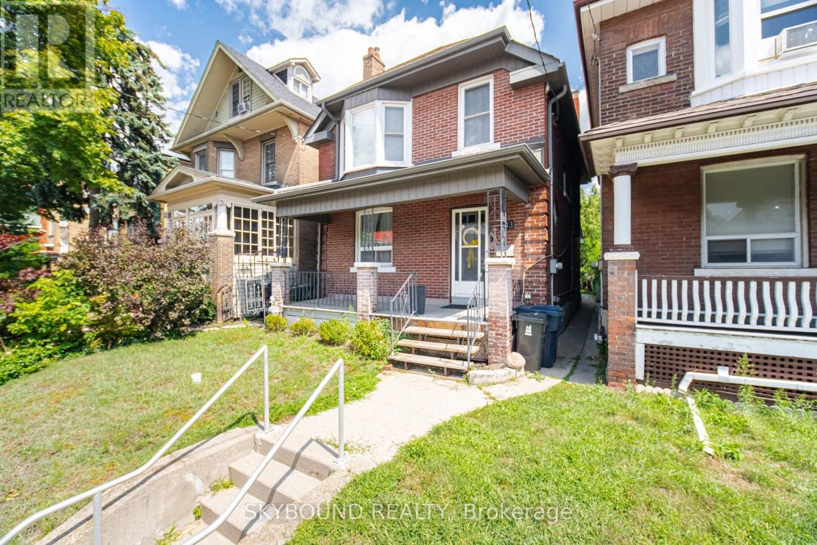 LOWER - 243 KEELE STREET, Toronto, Ontario