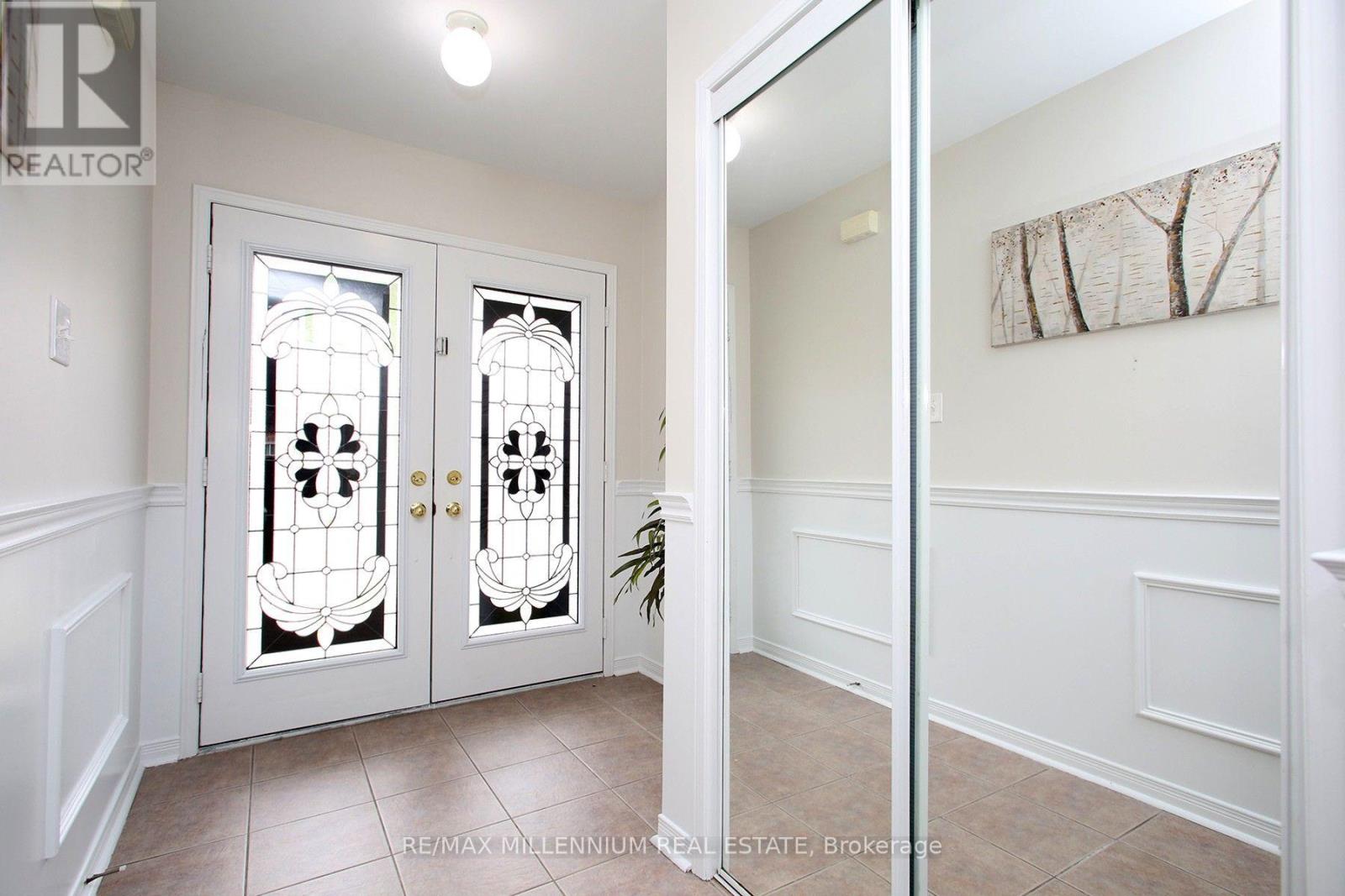 19 Tanasi Road, Brampton, Ontario  L6X 0K3 - Photo 2 - W13839184