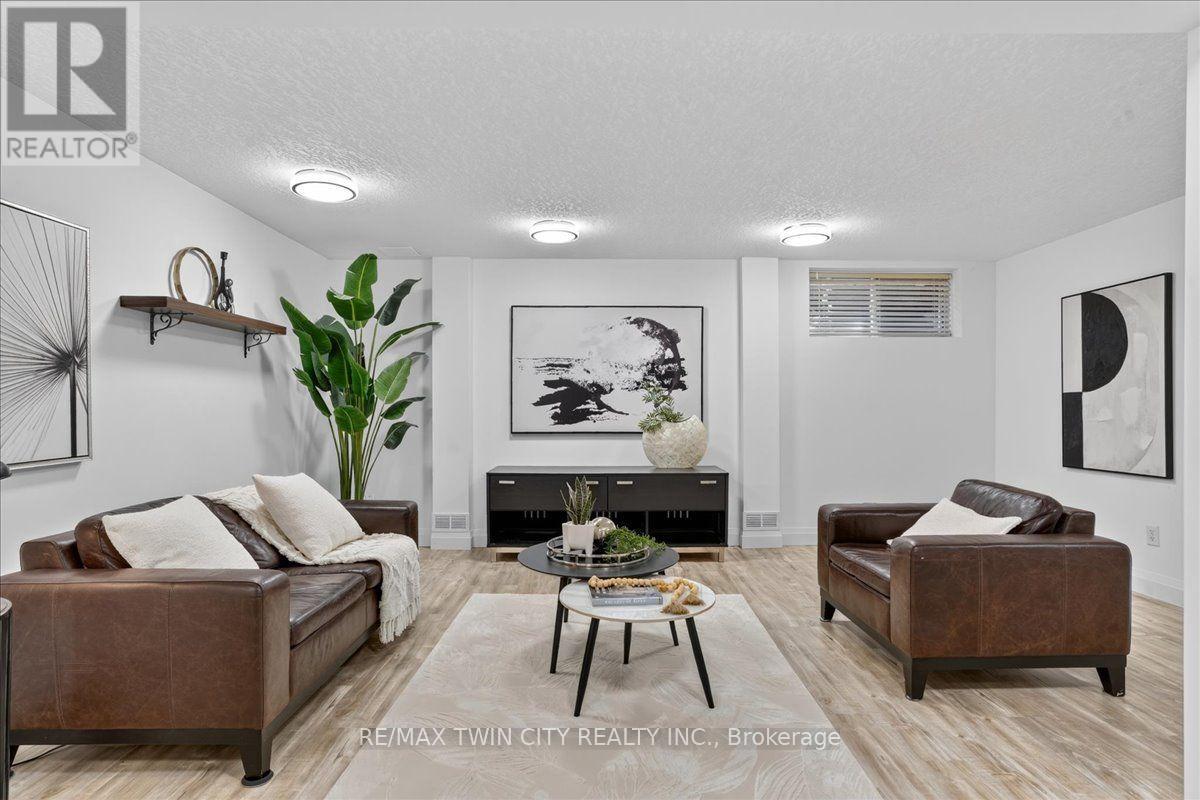 147 Reiber Court, Waterloo, Ontario  N2L 6N2 - Photo 39 - X13838956