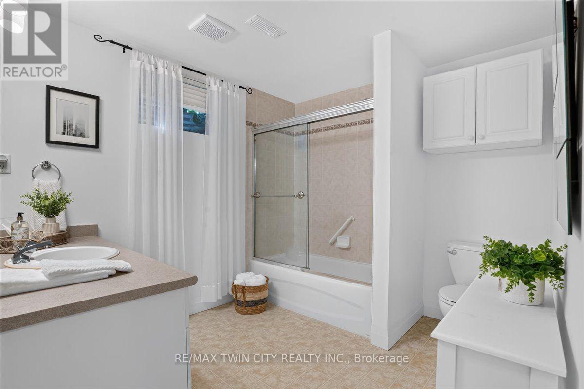 147 Reiber Court, Waterloo, Ontario  N2L 6N2 - Photo 42 - X13838956