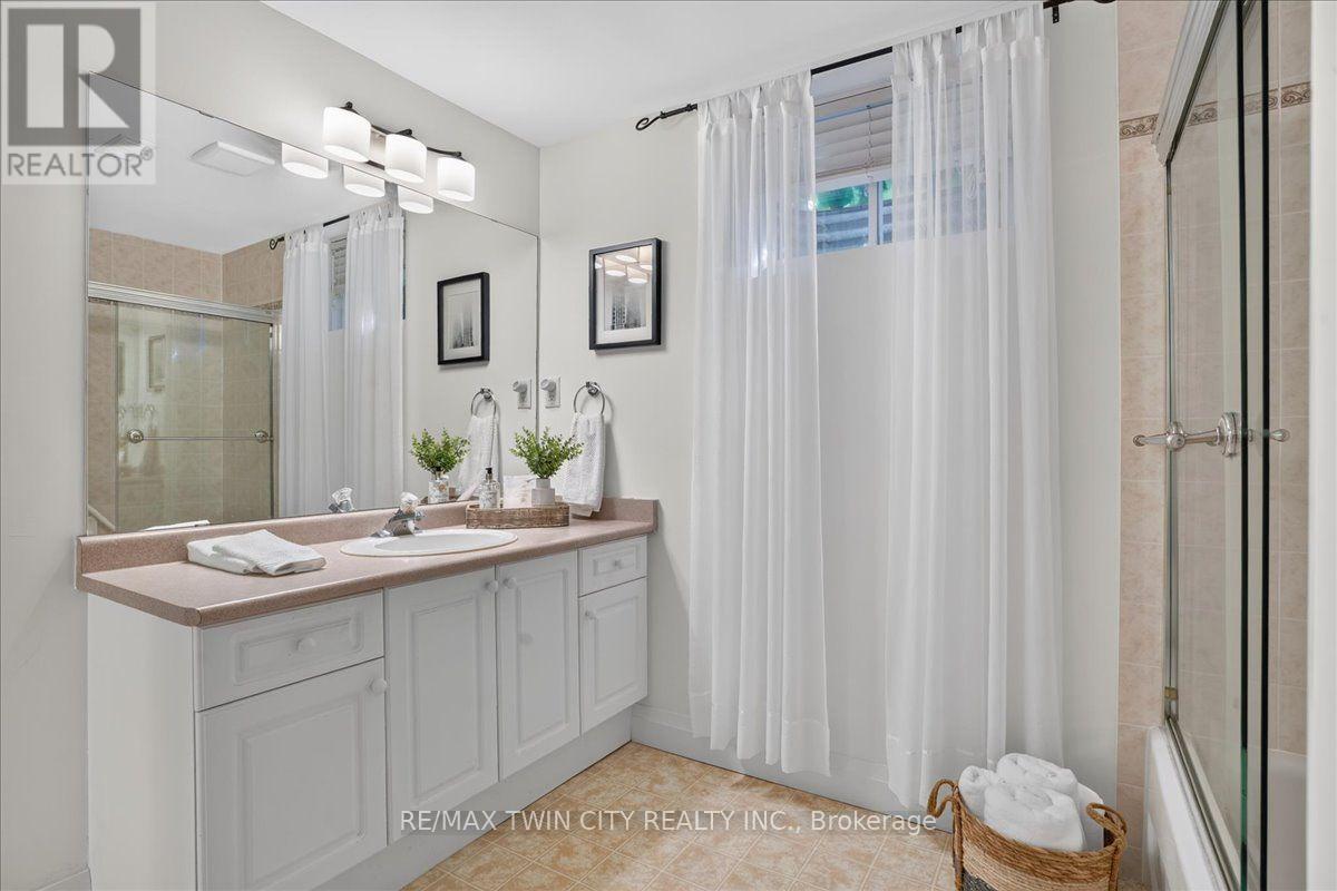 147 Reiber Court, Waterloo, Ontario  N2L 6N2 - Photo 43 - X13838956