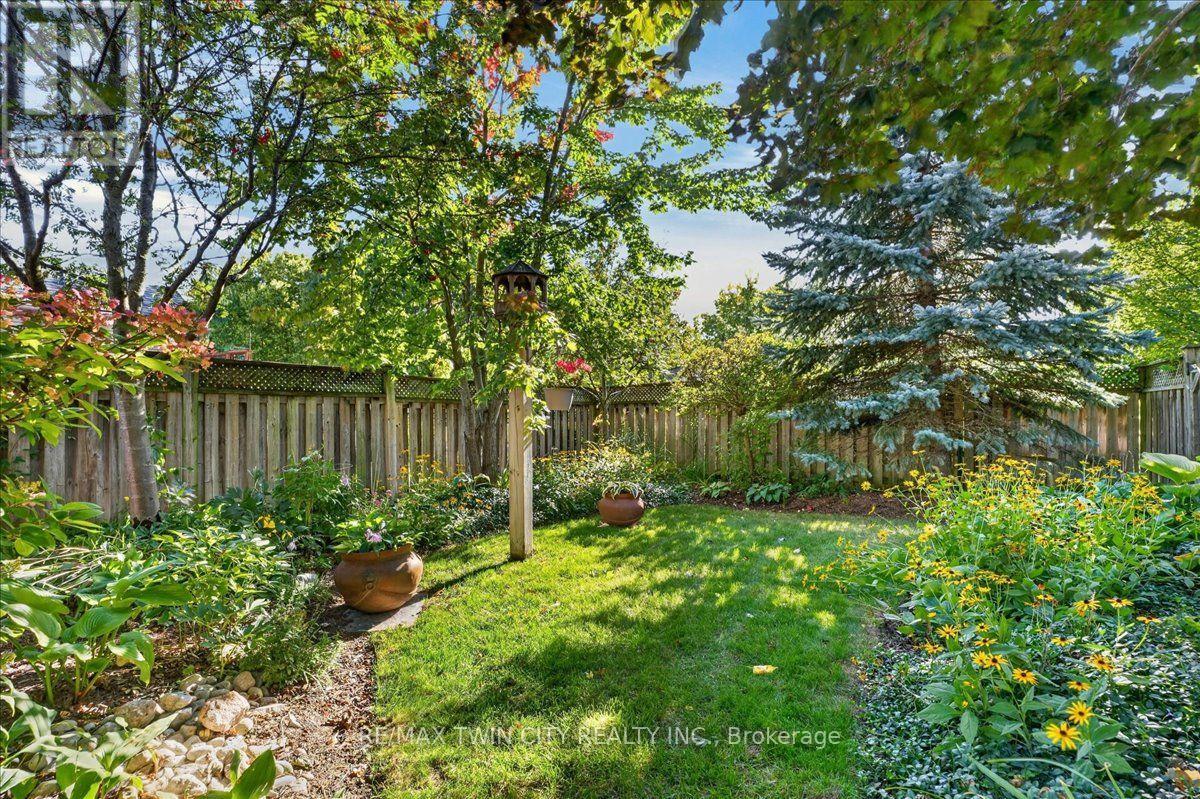 147 Reiber Court, Waterloo, Ontario  N2L 6N2 - Photo 49 - X13838956