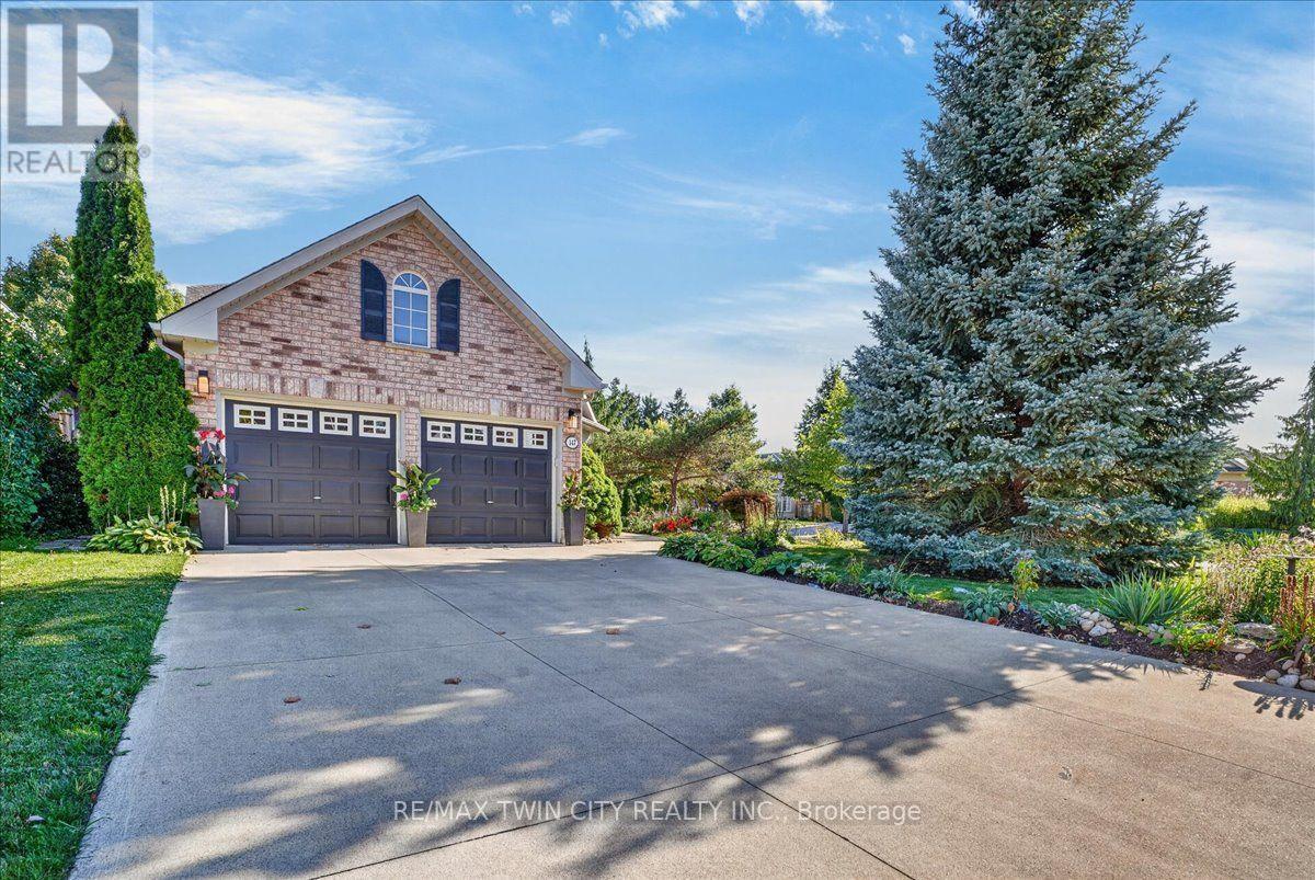 147 Reiber Court, Waterloo, Ontario  N2L 6N2 - Photo 6 - X13838956