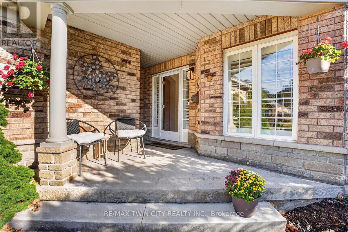 147 Reiber Court, Waterloo, Ontario  N2L 6N2 - Photo 7 - X13838956