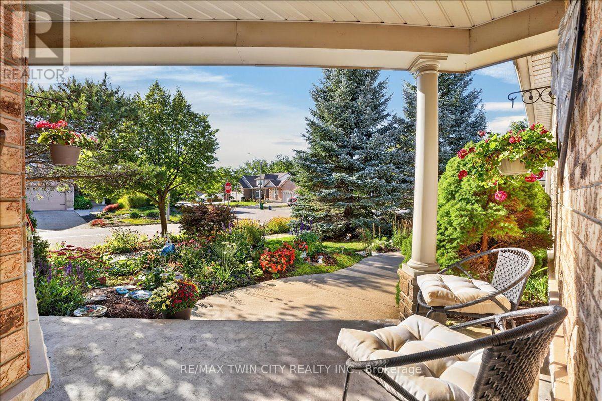 147 Reiber Court, Waterloo, Ontario  N2L 6N2 - Photo 8 - X13838956