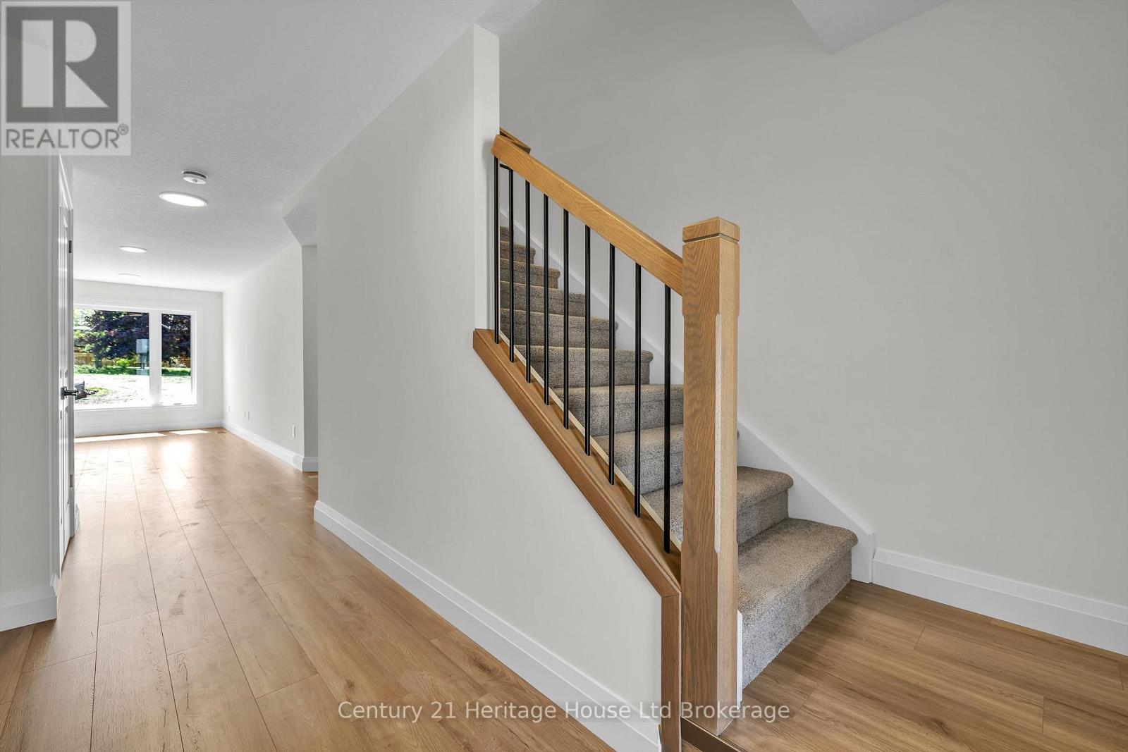 52 Park Row, Woodstock, Ontario  N4S 1V8 - Photo 2 - X13171354