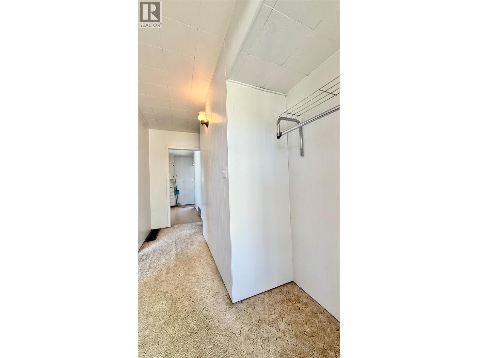 7066 19th Street, Grand Forks, British Columbia  V0H 1H2 - Photo 3 - 10402115