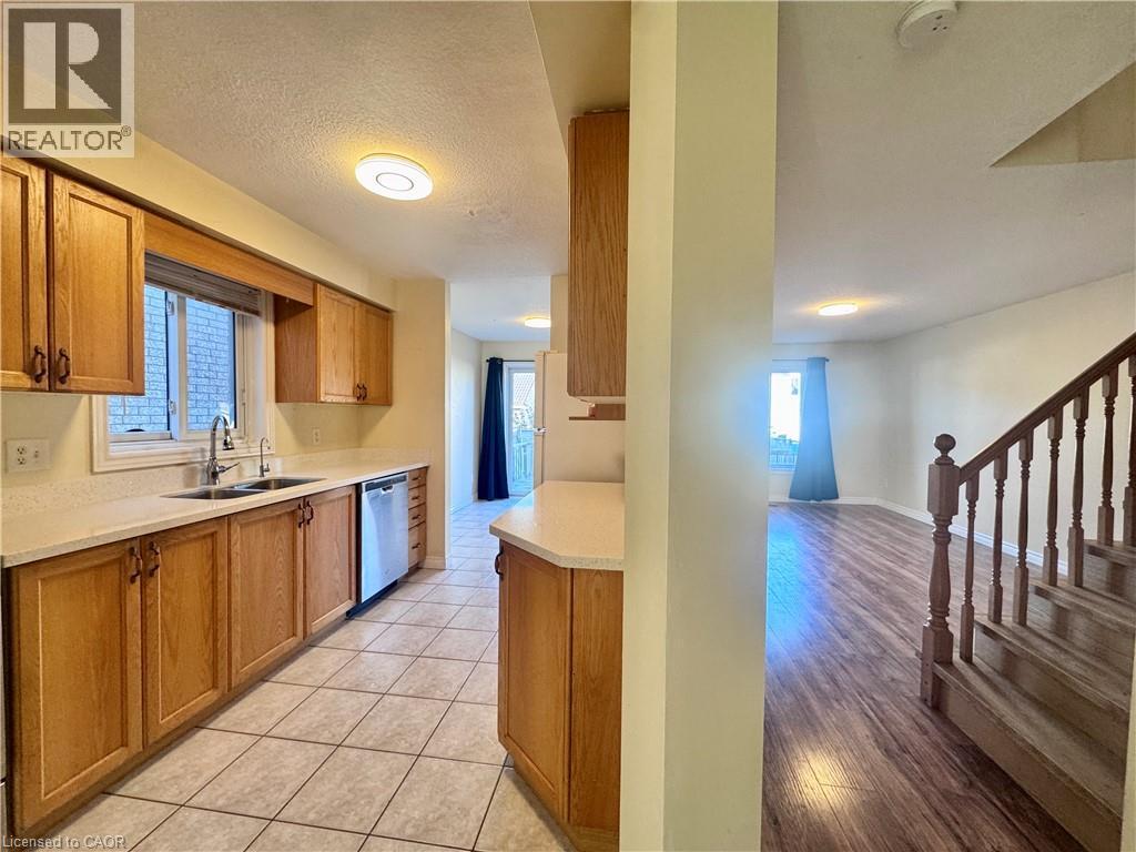 679 Karlsfeld Road, Waterloo, Ontario  N2T 2V3 - Photo 4 - 40857740