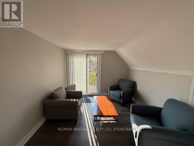 Upper - 12 West Street S, Thorold, Ontario  L2V 2R6 - Photo 4 - X13839312