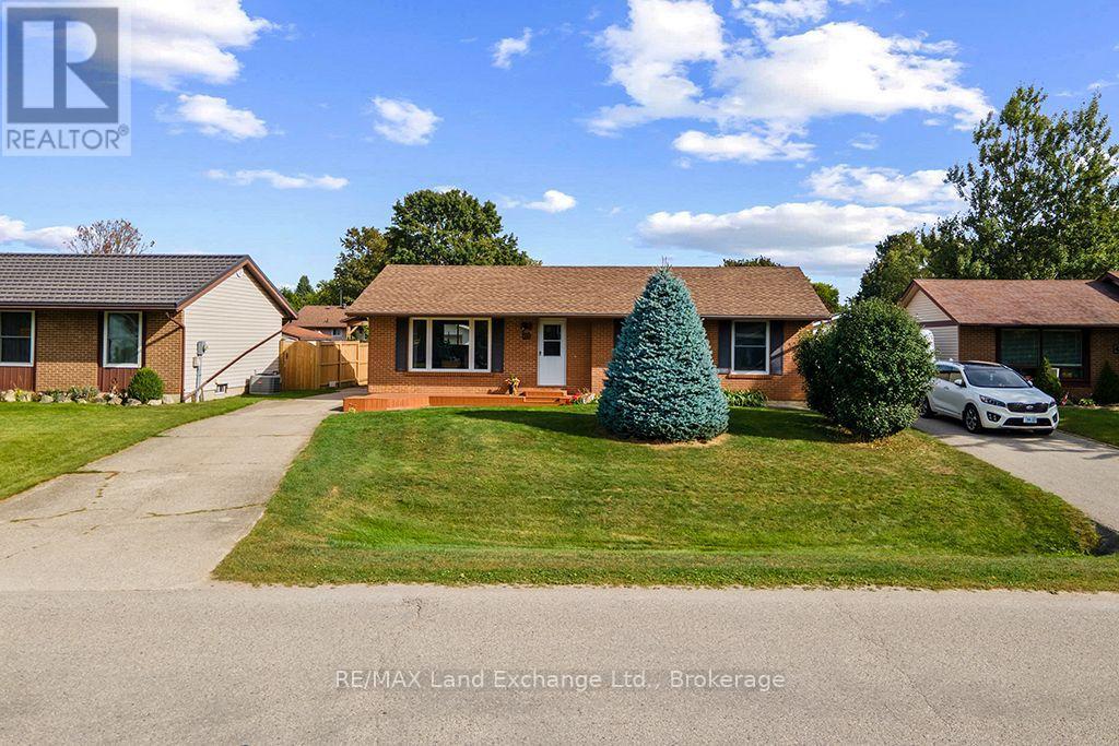 477 Ridge Street, Saugeen Shores, Ontario N0H 2C1 - Photo 1 - X13839274