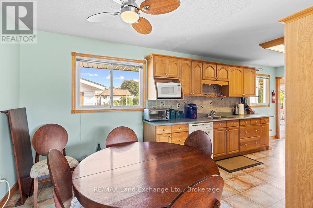477 Ridge Street, Saugeen Shores, Ontario N0H 2C1 - Photo 11 - X13839274