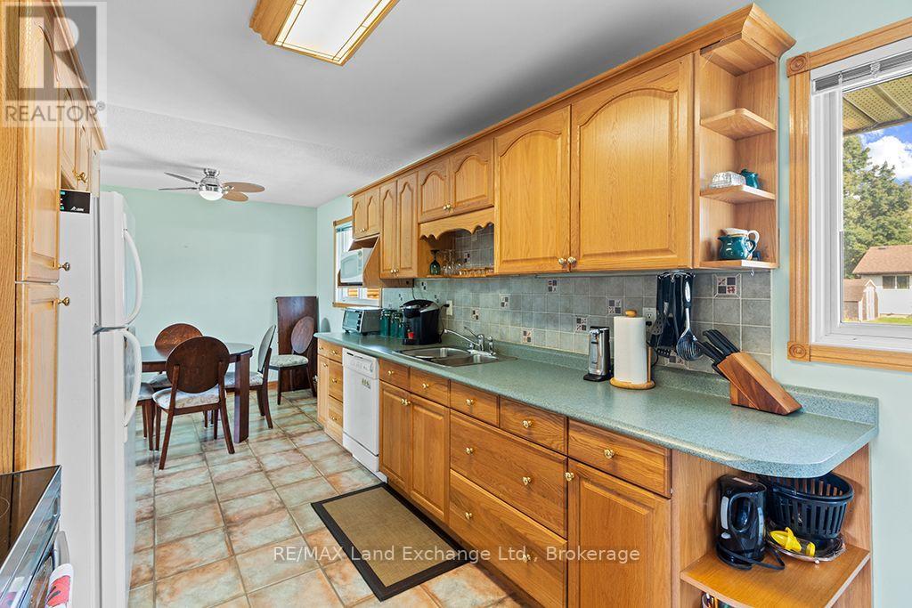 477 Ridge Street, Saugeen Shores, Ontario N0H 2C1 - Photo 12 - X13839274