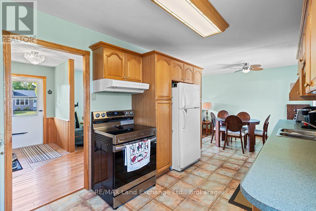 477 Ridge Street, Saugeen Shores, Ontario N0H 2C1 - Photo 13 - X13839274