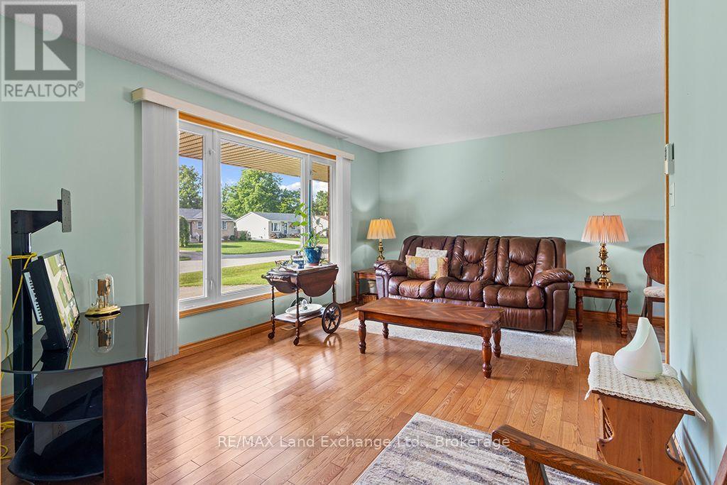 477 Ridge Street, Saugeen Shores, Ontario N0H 2C1 - Photo 7 - X13839274