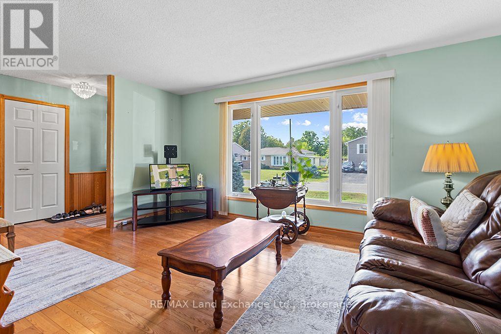 477 Ridge Street, Saugeen Shores, Ontario N0H 2C1 - Photo 8 - X13839274