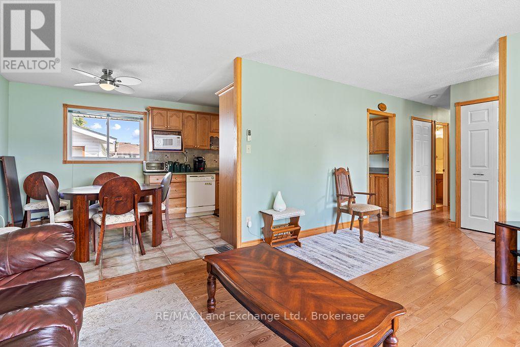 477 Ridge Street, Saugeen Shores, Ontario N0H 2C1 - Photo 9 - X13839274