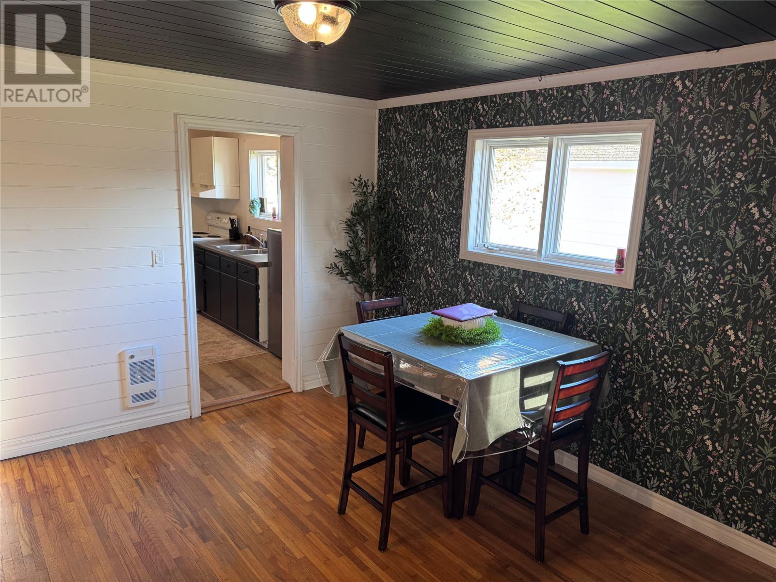 32 Beaumont Avenue photo 6