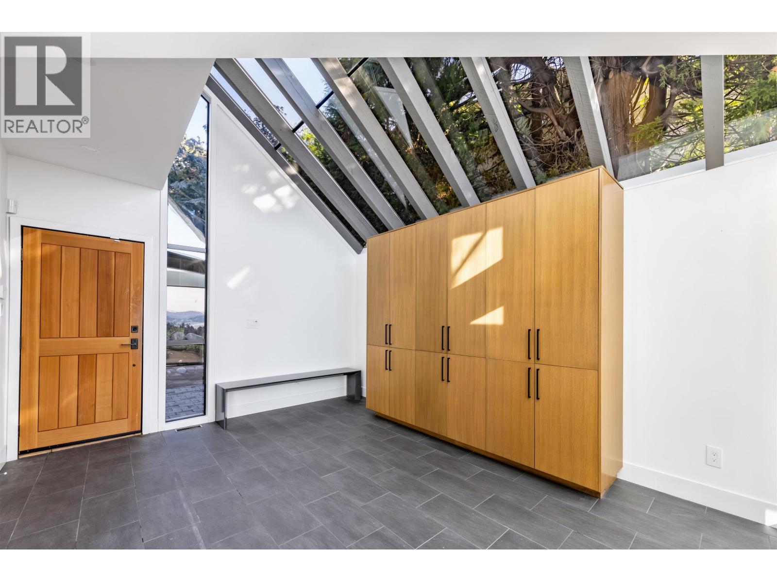 975 Aubeneau Crescent, West Vancouver, British Columbia  V7T 1T4 - Photo 3 - R3170085
