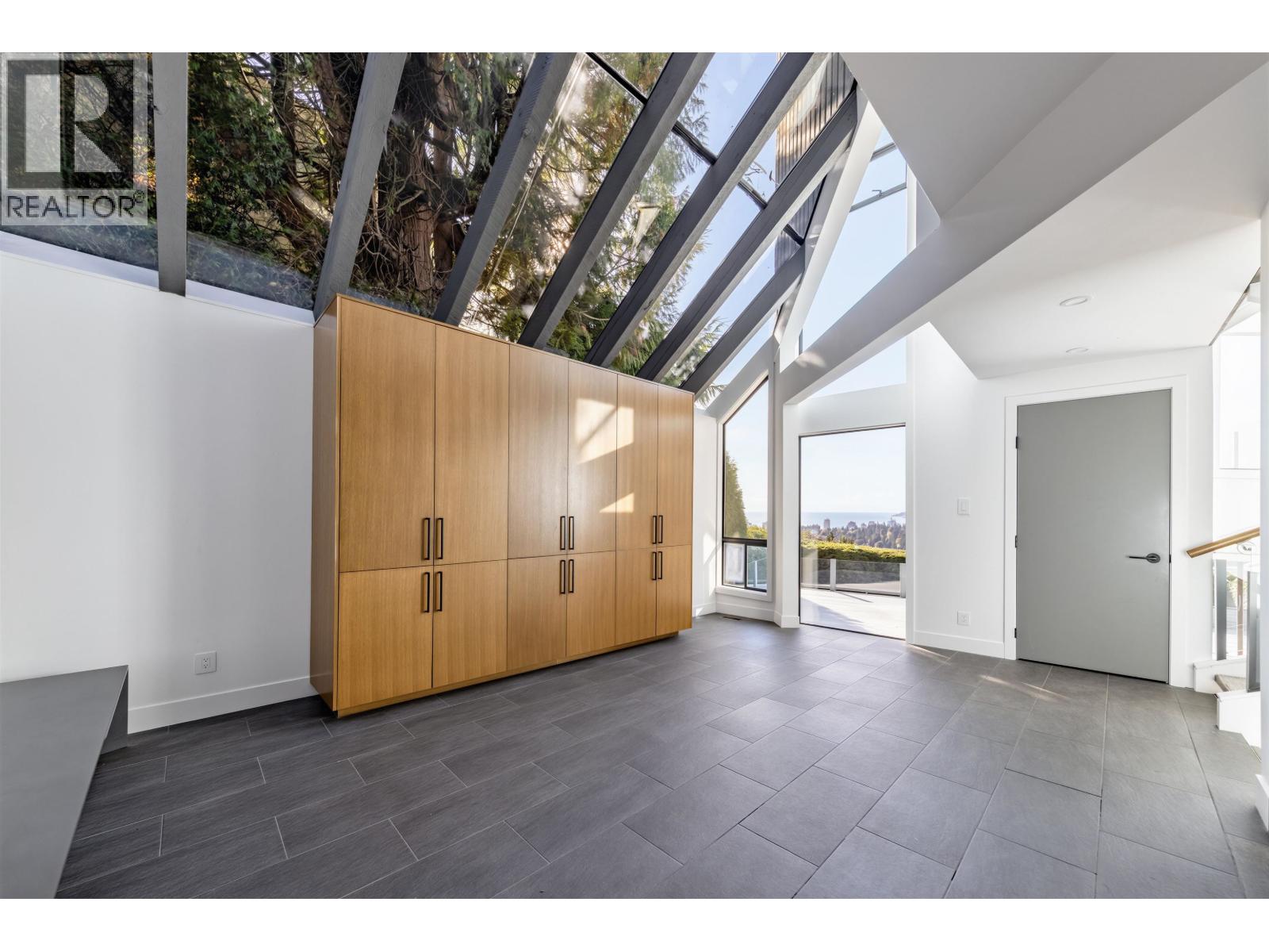 975 Aubeneau Crescent, West Vancouver, British Columbia  V7T 1T4 - Photo 4 - R3170085