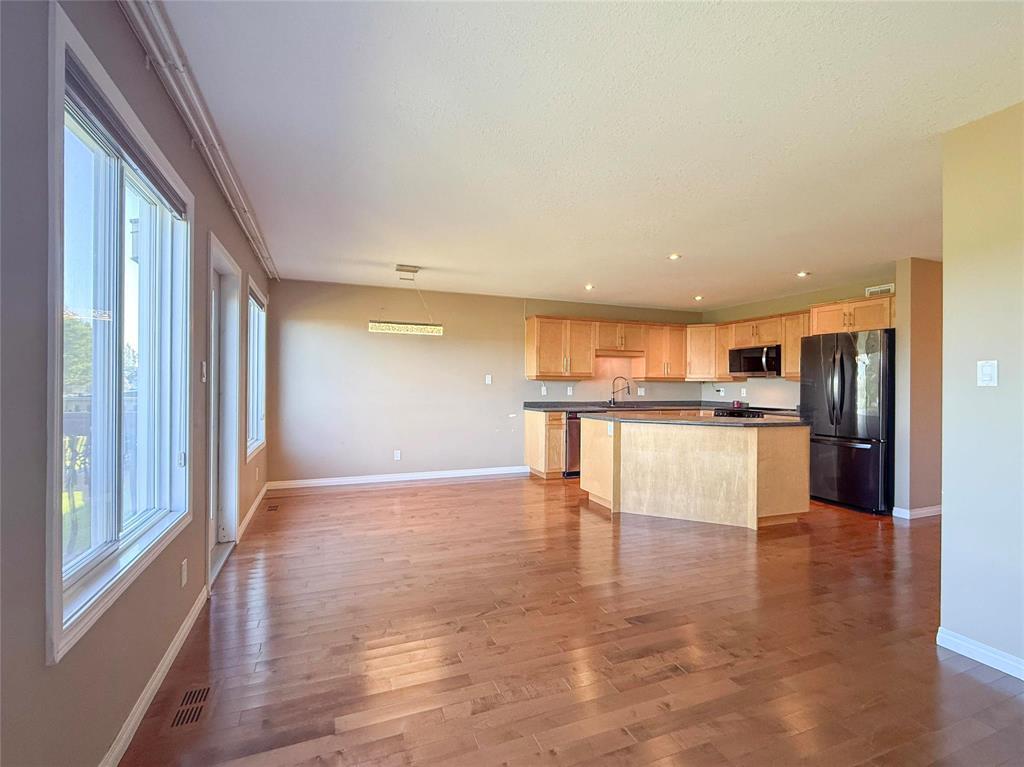 79 Aldrin Way SE, Brandon, Manitoba  R7A 2V7 - Photo 3 - 202623583