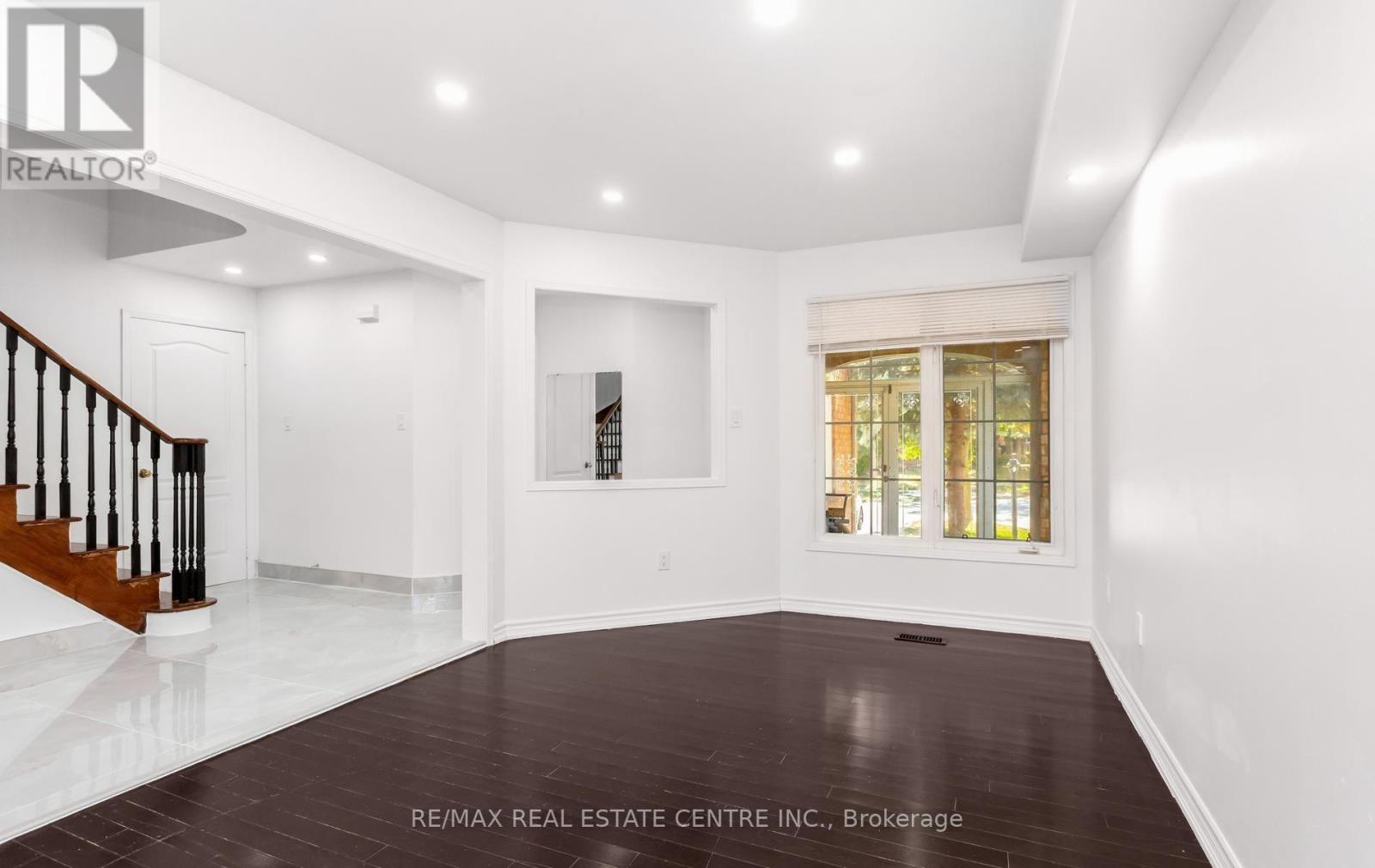 Upper - 2874 Gardenview Crescent, Mississauga, Ontario  L5M 5T4 - Photo 10 - W13839268