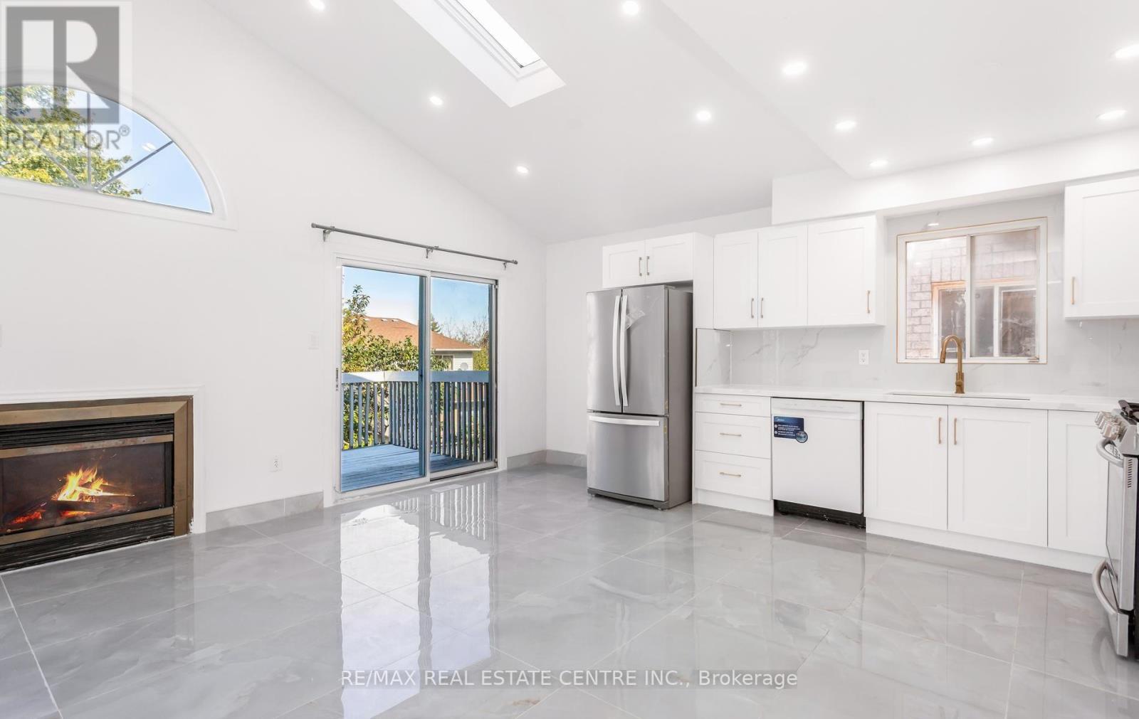 Upper - 2874 Gardenview Crescent, Mississauga, Ontario  L5M 5T4 - Photo 18 - W13839268