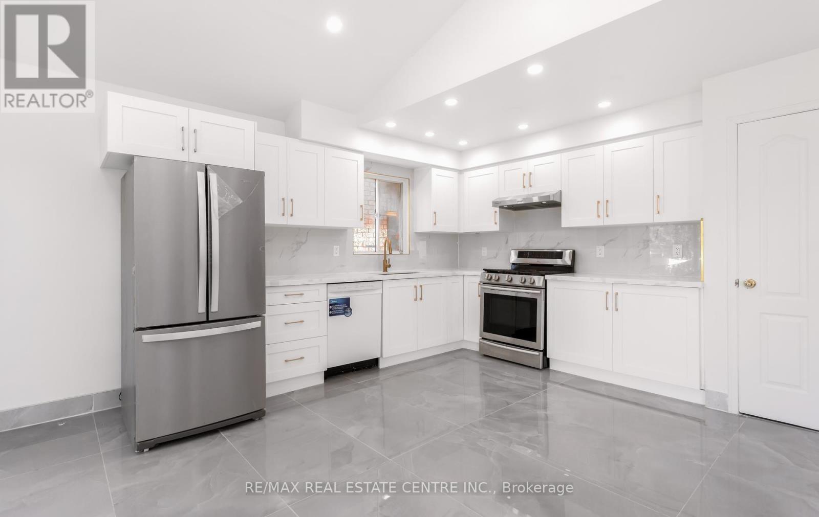 Upper - 2874 Gardenview Crescent, Mississauga, Ontario  L5M 5T4 - Photo 22 - W13839268