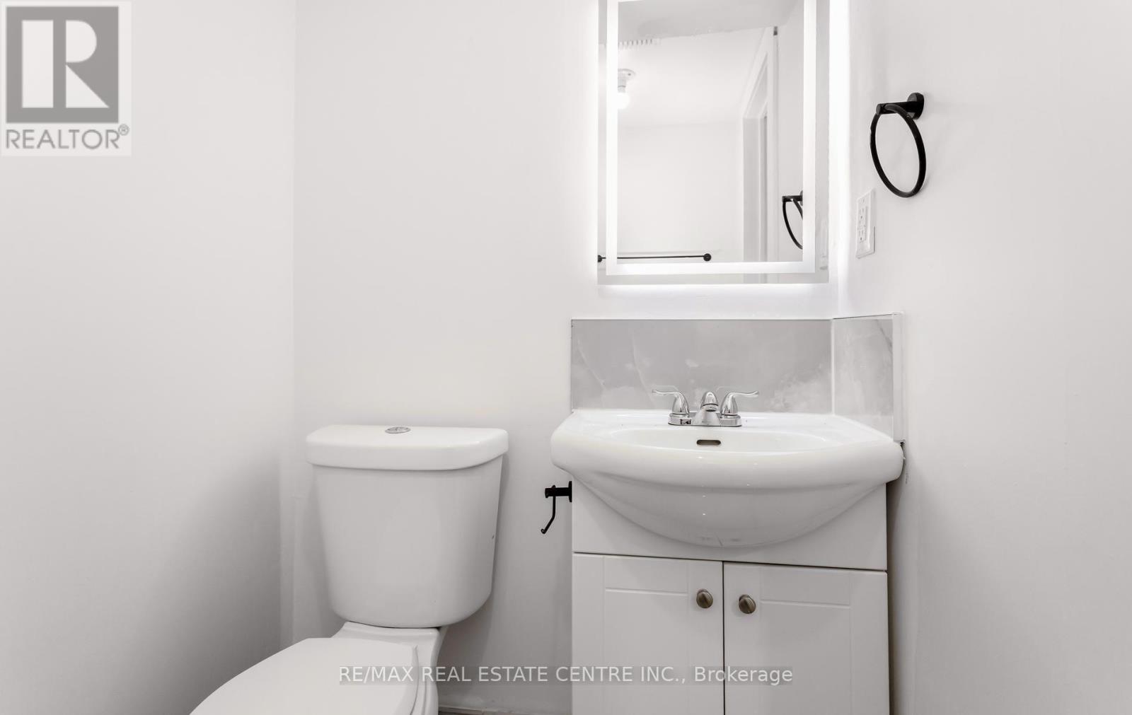 Upper - 2874 Gardenview Crescent, Mississauga, Ontario  L5M 5T4 - Photo 25 - W13839268