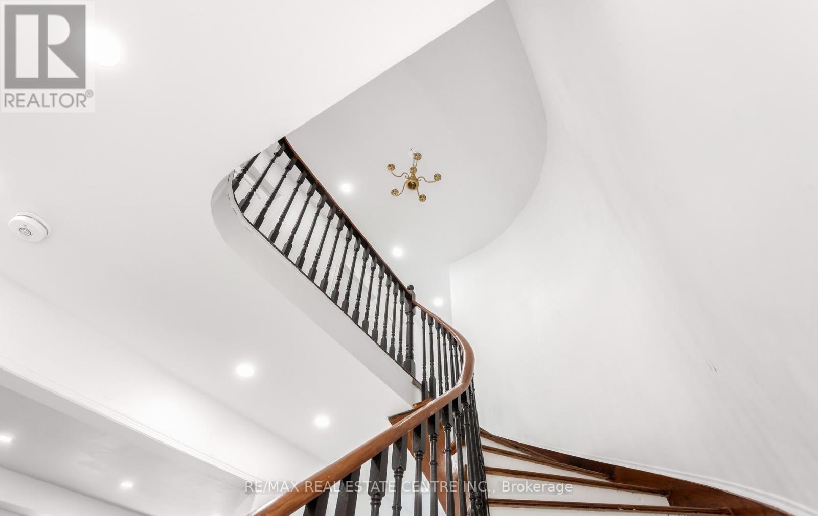 Upper - 2874 Gardenview Crescent, Mississauga, Ontario  L5M 5T4 - Photo 26 - W13839268