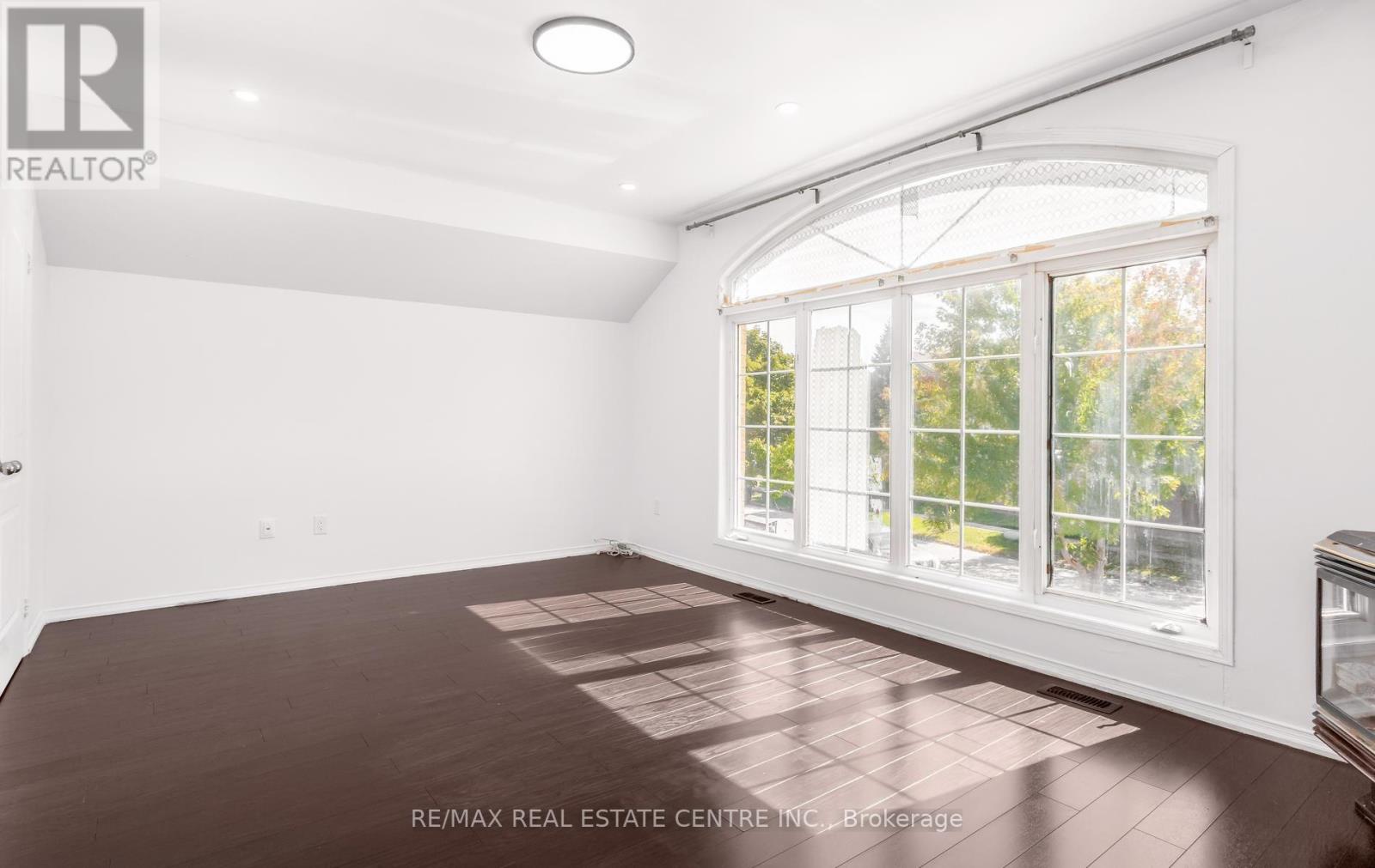 Upper - 2874 Gardenview Crescent, Mississauga, Ontario  L5M 5T4 - Photo 30 - W13839268