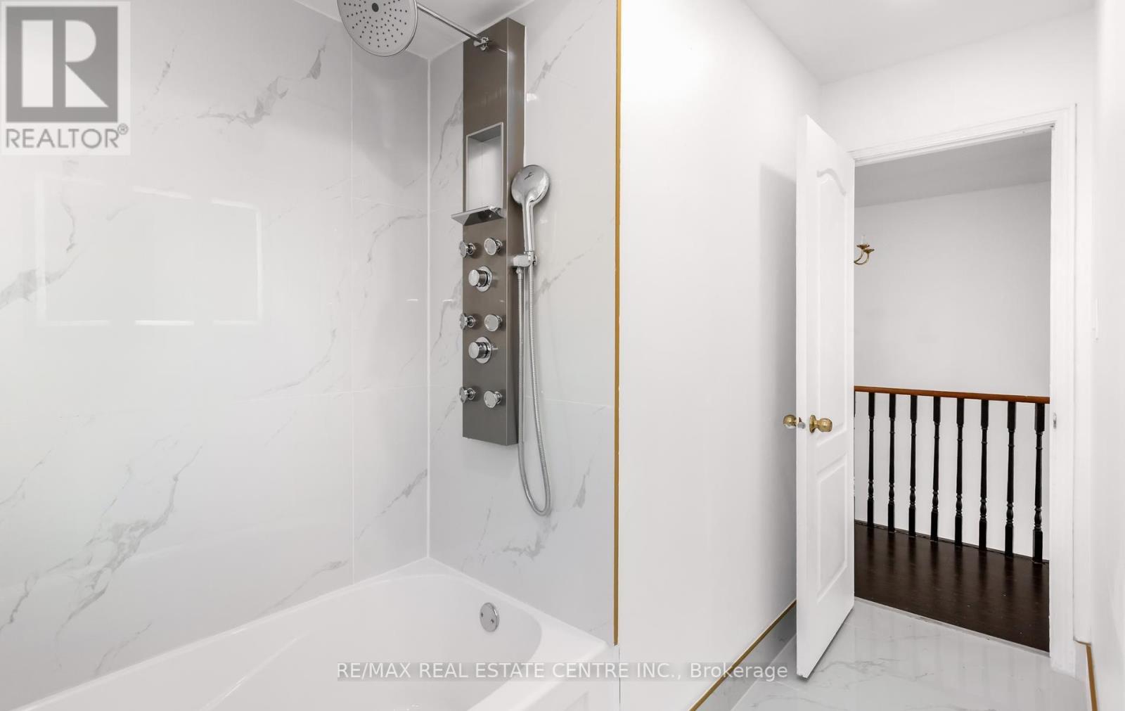 Upper - 2874 Gardenview Crescent, Mississauga, Ontario  L5M 5T4 - Photo 46 - W13839268