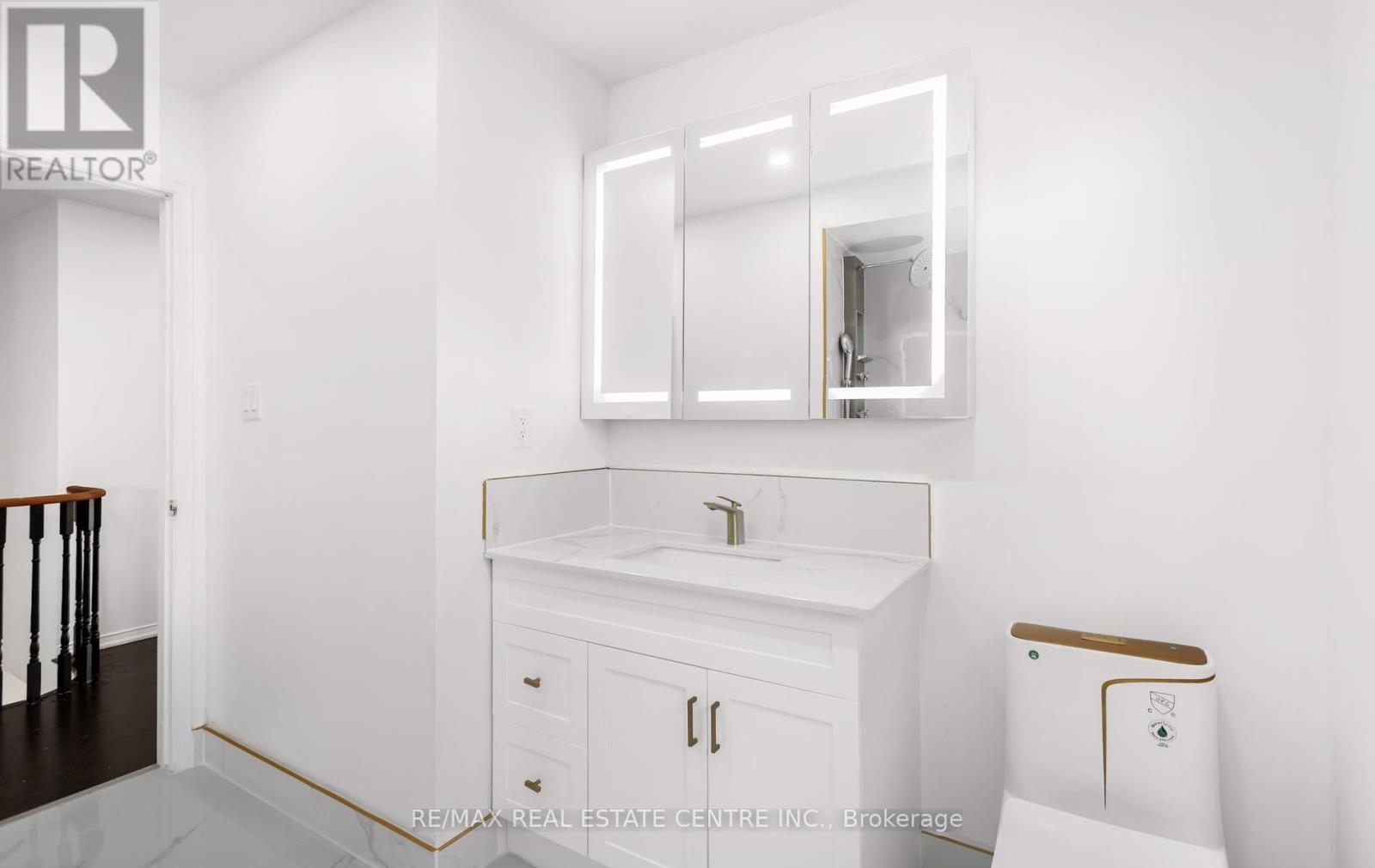 Upper - 2874 Gardenview Crescent, Mississauga, Ontario  L5M 5T4 - Photo 47 - W13839268