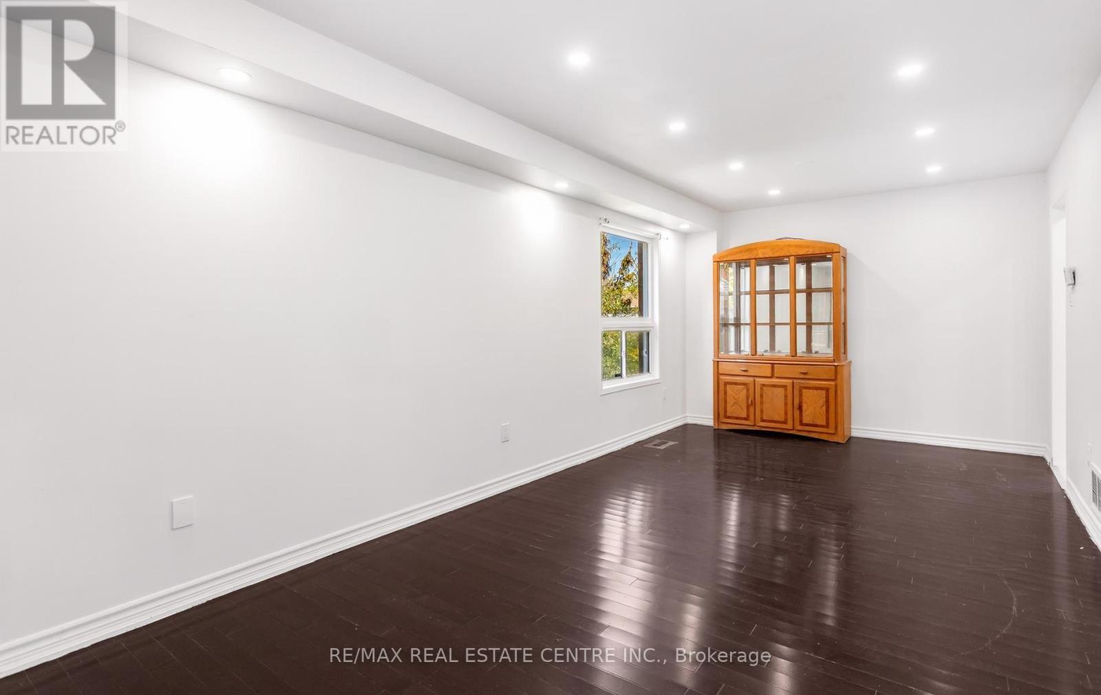 Upper - 2874 Gardenview Crescent, Mississauga, Ontario  L5M 5T4 - Photo 6 - W13839268