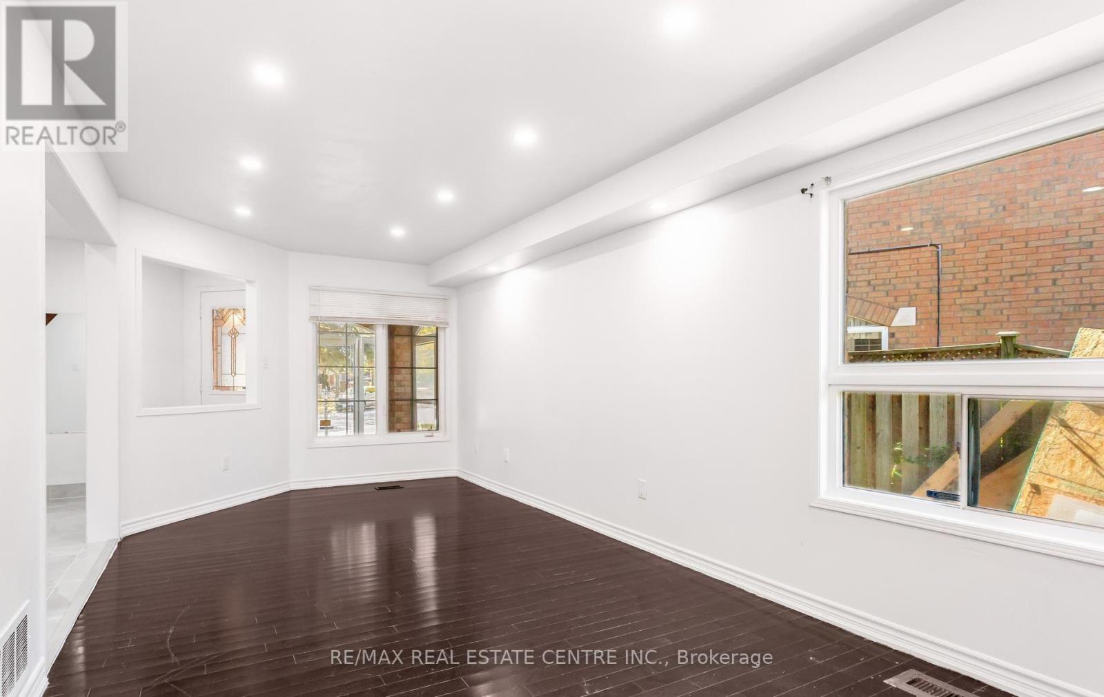 Upper - 2874 Gardenview Crescent, Mississauga, Ontario  L5M 5T4 - Photo 8 - W13839268