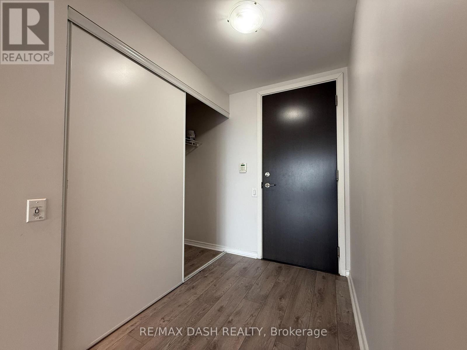 909 - 105 The Queensway Avenue, Toronto, Ontario  M6S 5B5 - Photo 4 - W13839294