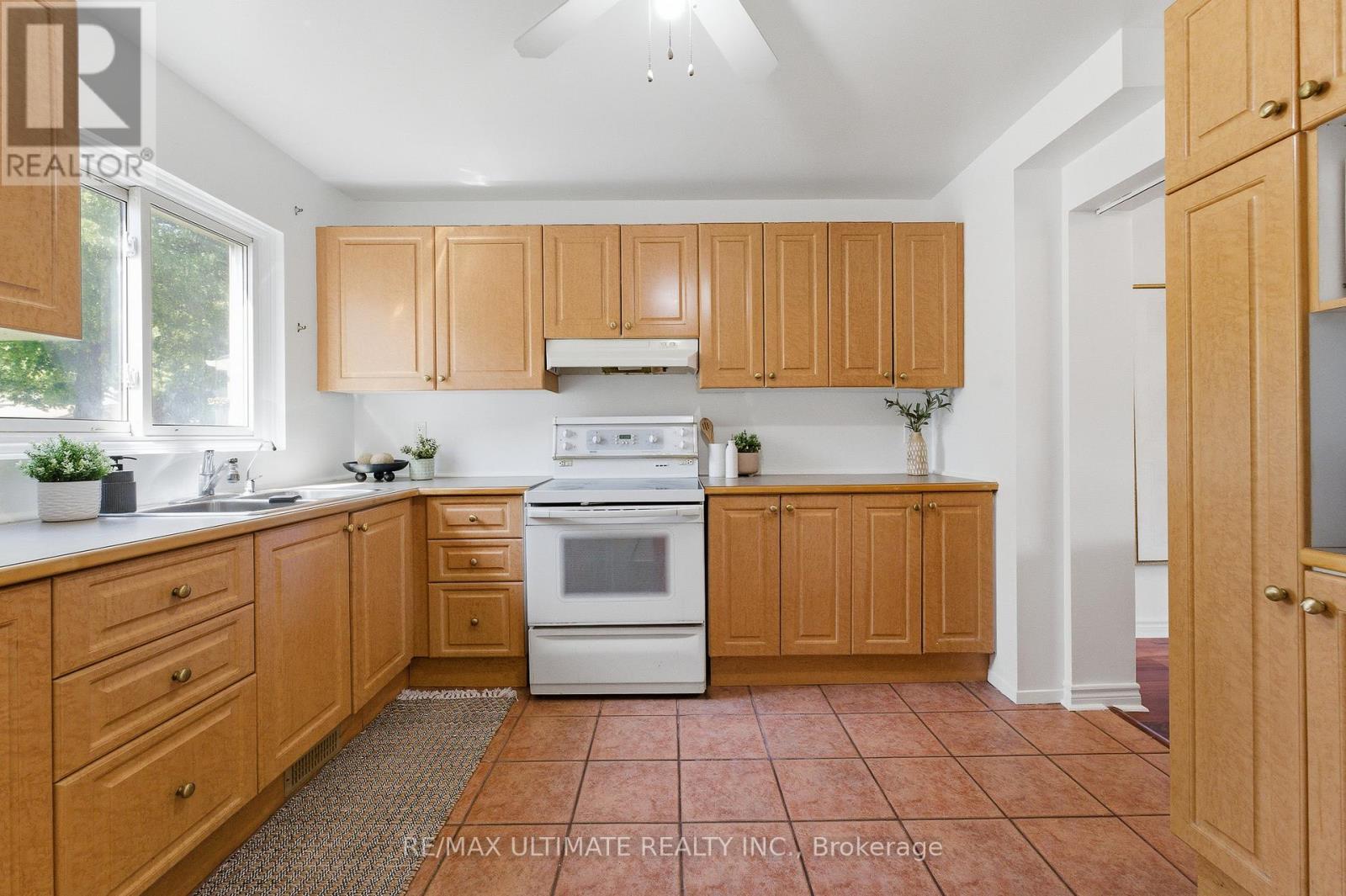 17 Quantrell Trail, Toronto, Ontario  M1B 1L7 - Photo 12 - E13241634