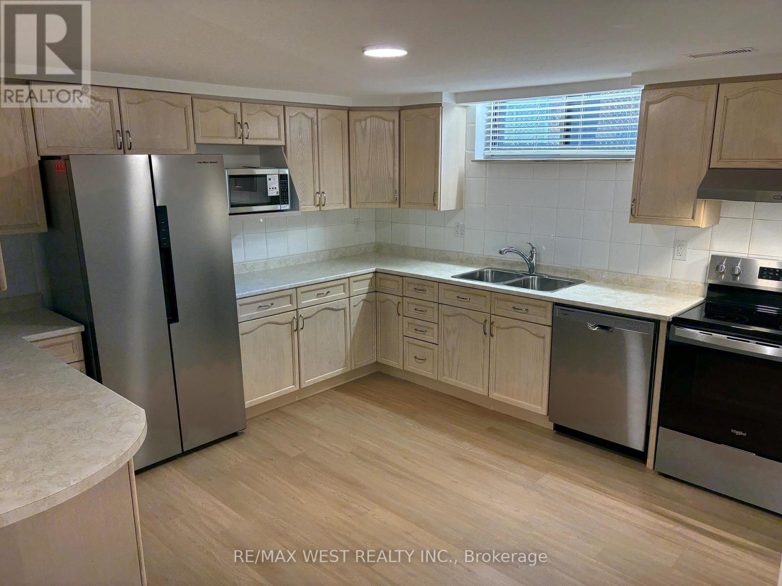 23 Sellmar Road, Toronto, Ontario  M9P 3E4 - Photo 3 - W13837376