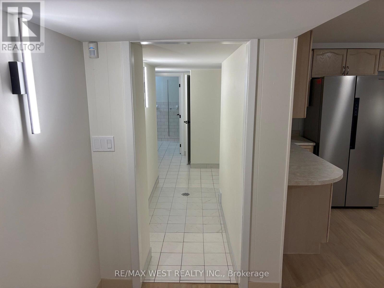 23 Sellmar Road, Toronto, Ontario  M9P 3E4 - Photo 10 - W13837376
