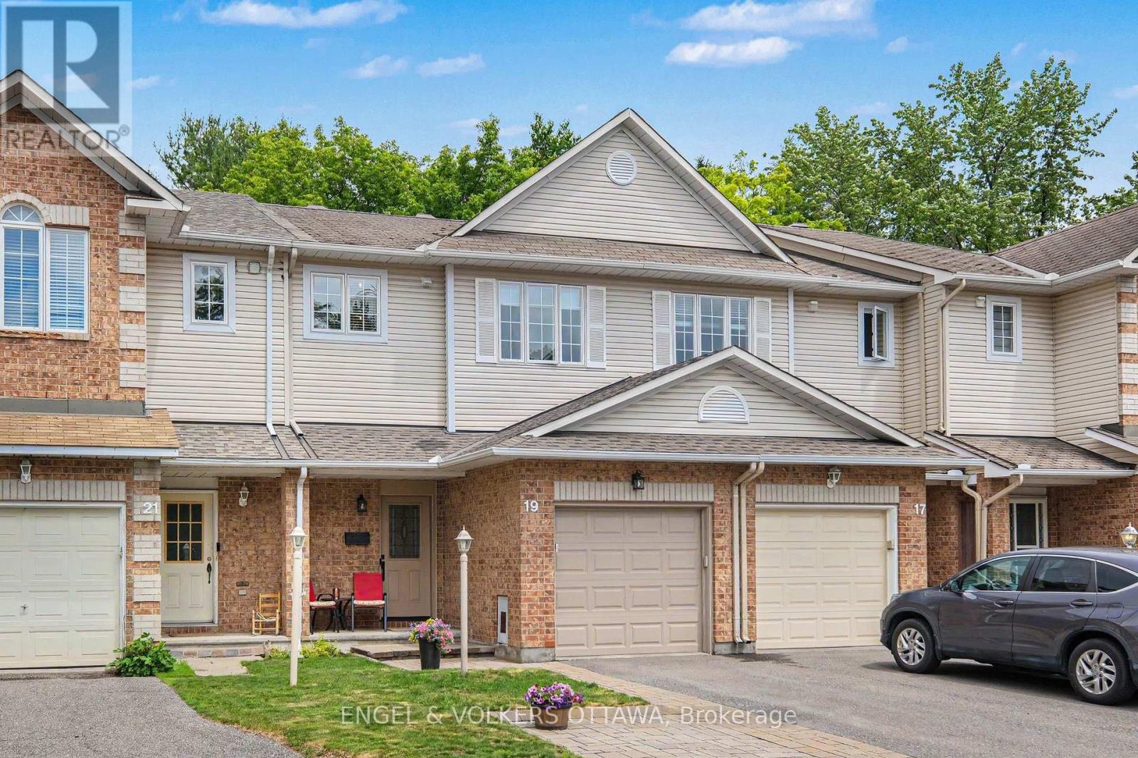 19 Riverbank Court, Ottawa, Ontario  K2S 1V7 - Photo 2 - X13484192