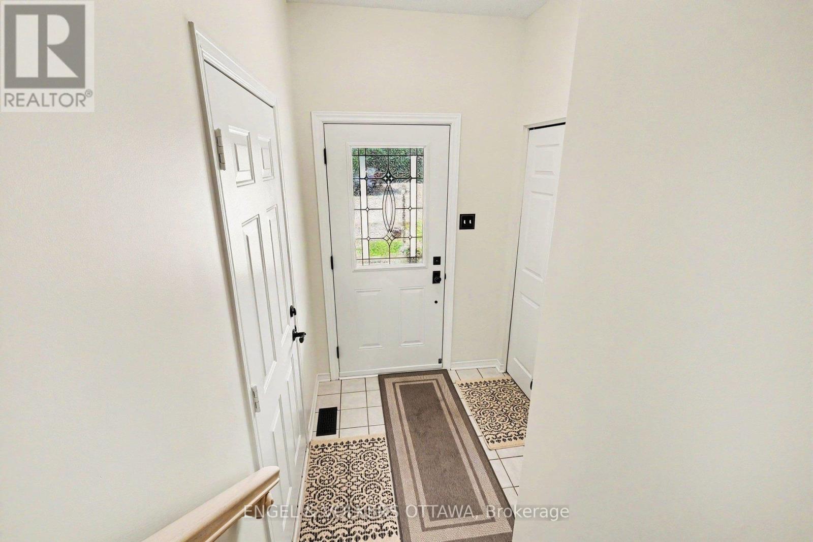 19 Riverbank Court, Ottawa, Ontario  K2S 1V7 - Photo 4 - X13484192