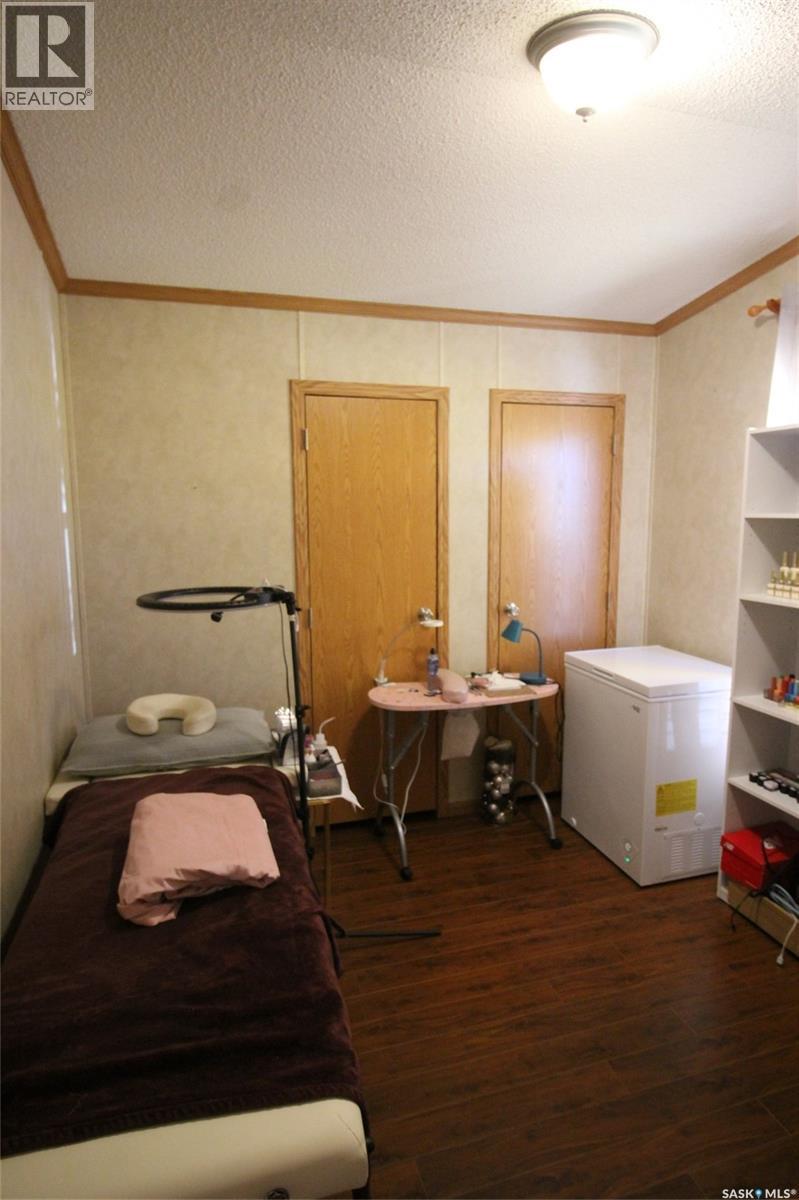 3027 Norman Place, Frontier, Saskatchewan  S0N 0W0 - Photo 16 - SK049850