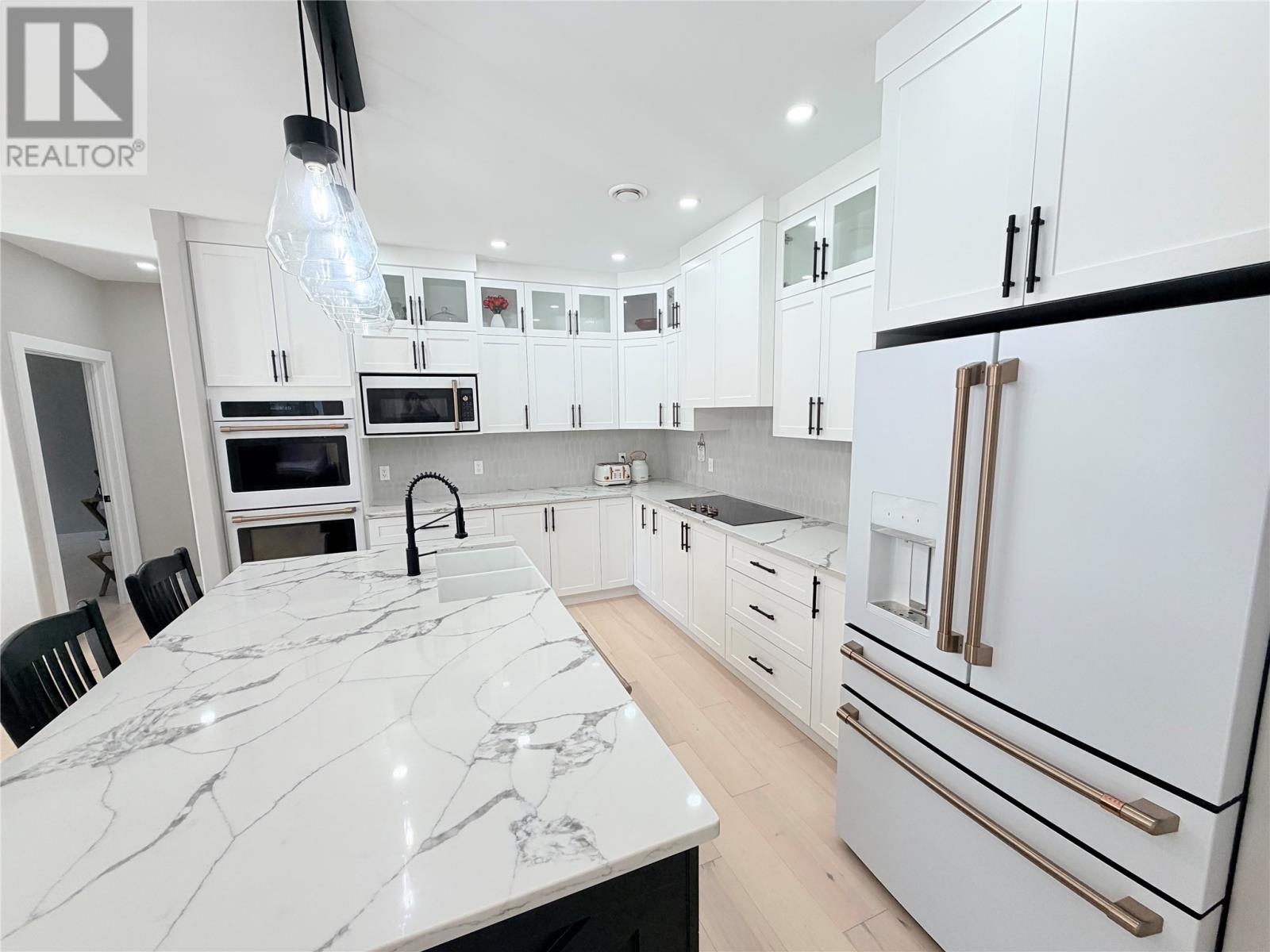 17 Murdoch Avenue photo 6