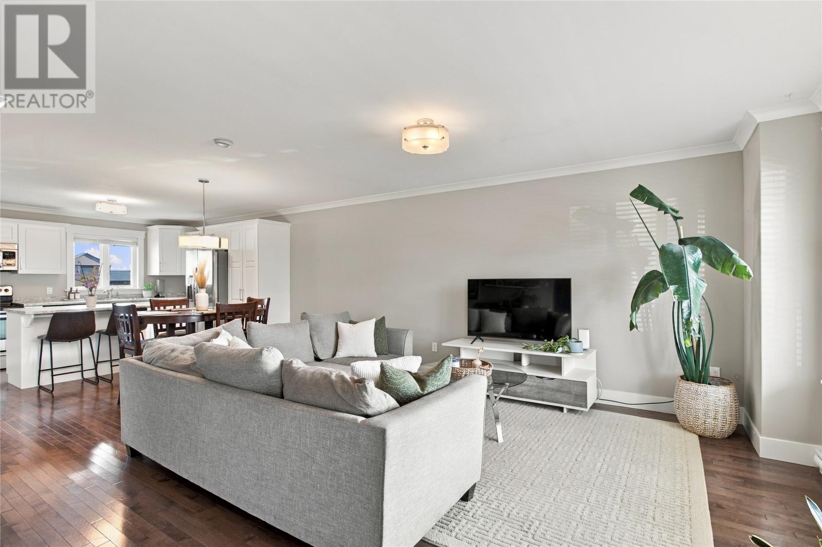 18 Great Southern Drive photo 6
